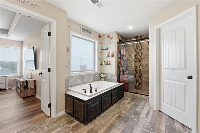 12306 Burr Oak Circle, Peculiar, MO 64078