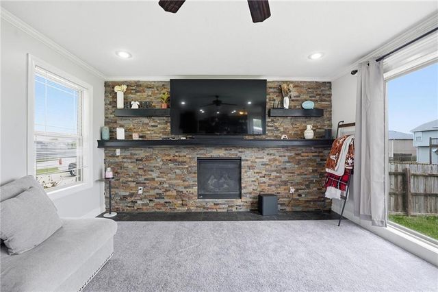 12306 Burr Oak Circle, Peculiar, MO 64078
