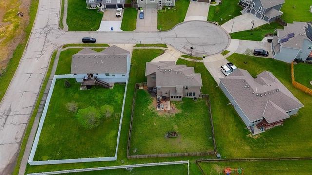 12306 Burr Oak Circle, Peculiar, MO 64078