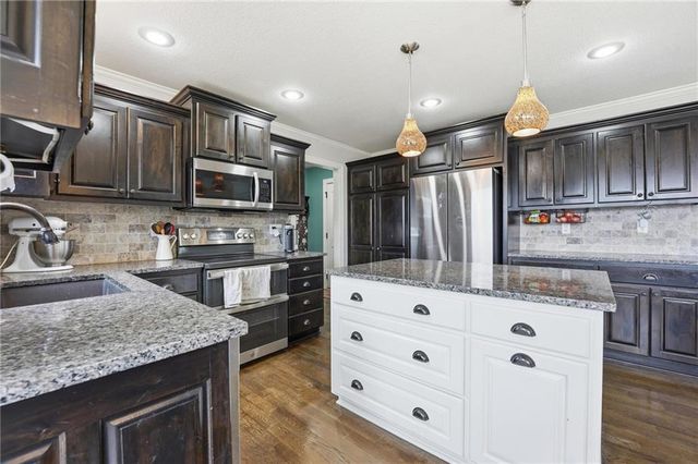 12306 Burr Oak Circle, Peculiar, MO 64078
