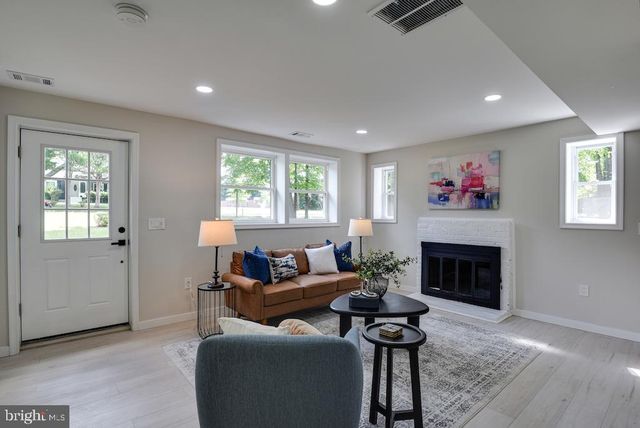 8426 WOODLAWN ST, Alexandria, VA 22309