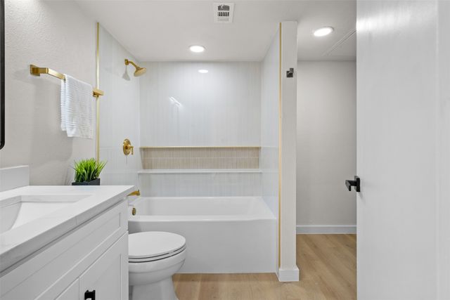 6021 Dunn Drive, The Colony, TX 75056