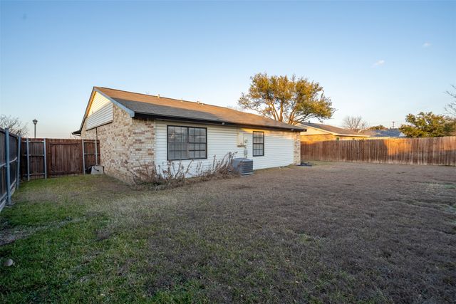 6021 Dunn Drive, The Colony, TX 75056