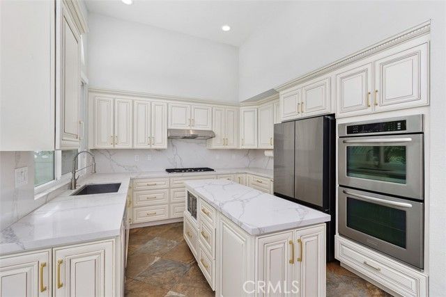 38676 Bears Paw Drive, Murrieta, CA 92562