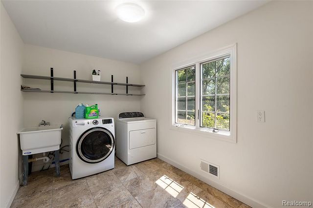 5353 W Bloomfield Lake Road, West Bloomfield, MI 48323