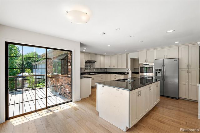 5353 W Bloomfield Lake Road, West Bloomfield, MI 48323