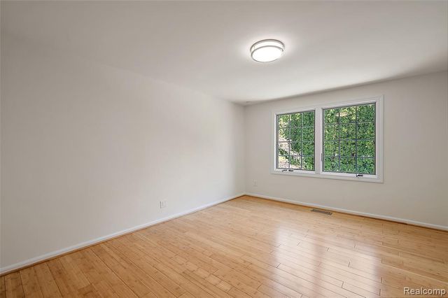 5353 W Bloomfield Lake Road, West Bloomfield, MI 48323