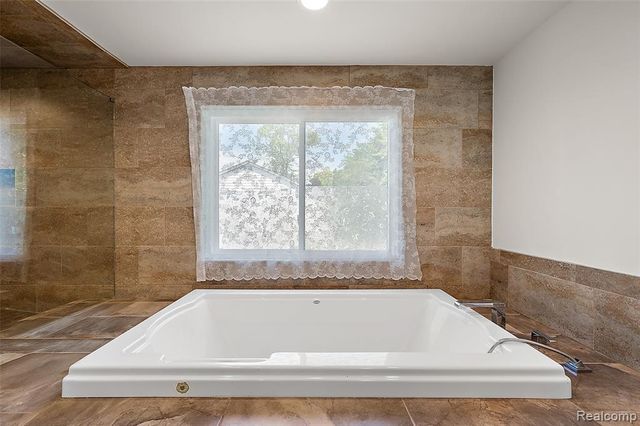 5353 W Bloomfield Lake Road, West Bloomfield, MI 48323