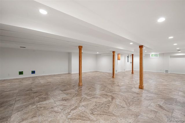 5353 W Bloomfield Lake Road, West Bloomfield, MI 48323