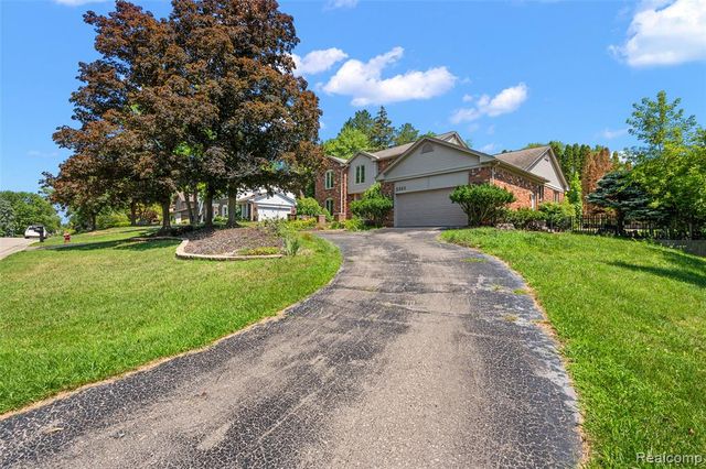 5353 W Bloomfield Lake Road, West Bloomfield, MI 48323