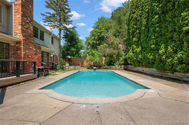 5353 W Bloomfield Lake Road, West Bloomfield, MI 48323