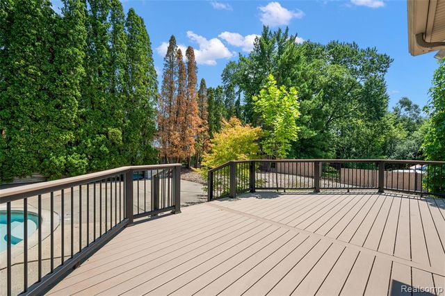 5353 W Bloomfield Lake Road, West Bloomfield, MI 48323