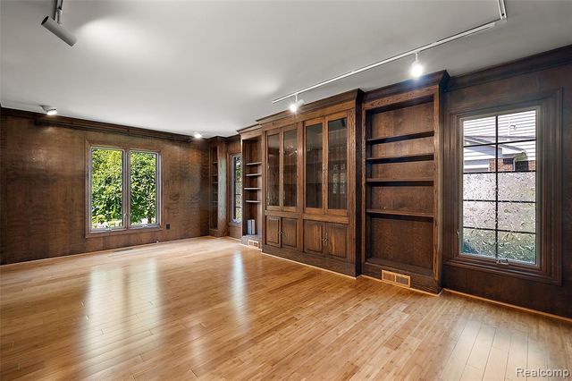 5353 W Bloomfield Lake Road, West Bloomfield, MI 48323