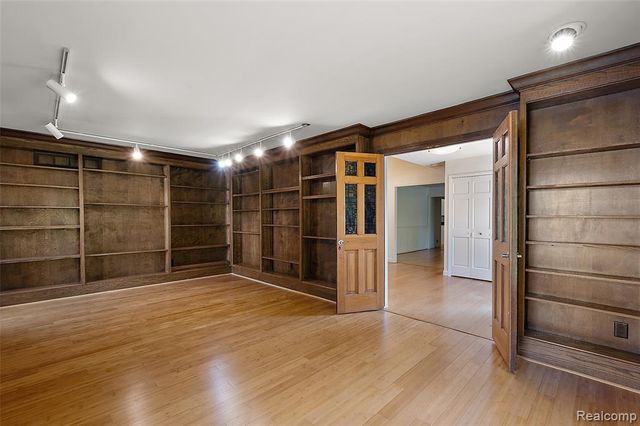 5353 W Bloomfield Lake Road, West Bloomfield, MI 48323