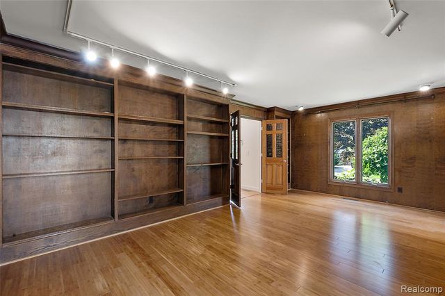 5353 W Bloomfield Lake Road, West Bloomfield, MI 48323