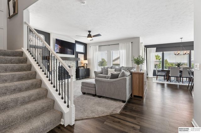 21302 G Street, Elkhorn, NE 68022