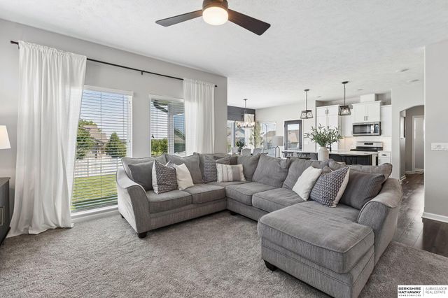 21302 G Street, Elkhorn, NE 68022