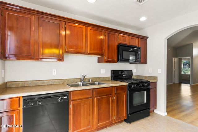 12960 Alfredo Apadaca Drive, El Paso, TX 79938