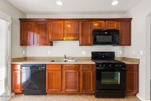 12960 Alfredo Apadaca Drive, El Paso, TX 79938