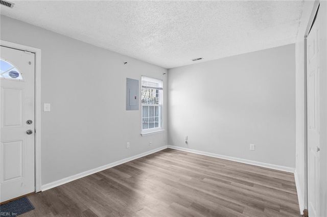 624 Hollomon DR, Hampton, VA 23666