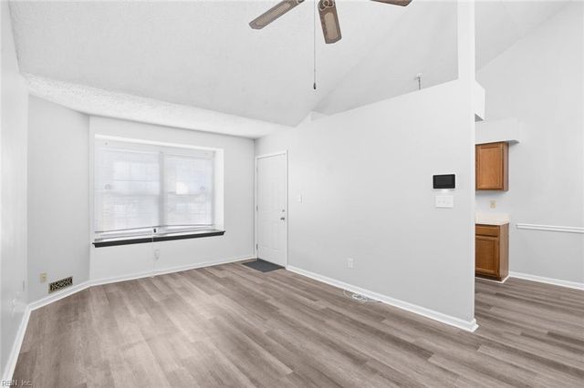 624 Hollomon DR, Hampton, VA 23666