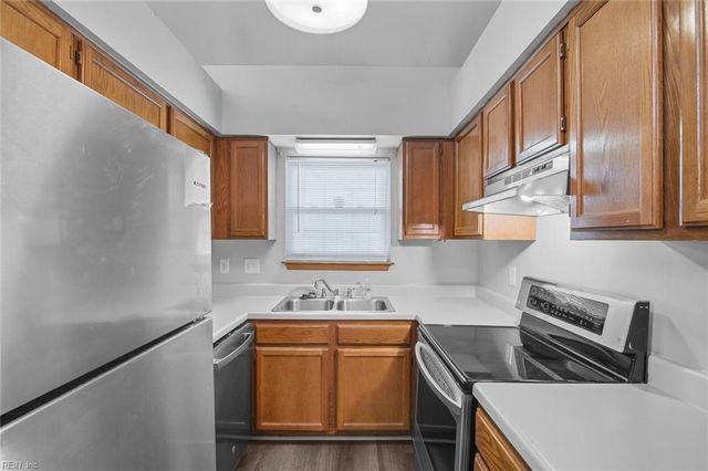 624 Hollomon DR, Hampton, VA 23666