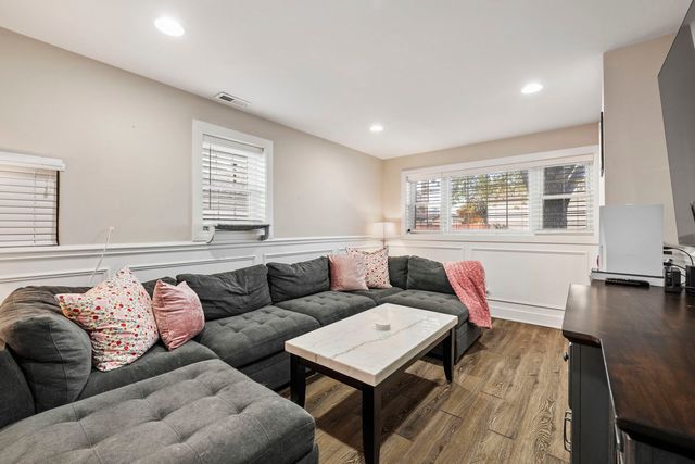 8602 S Oak Park Avenue, Burbank, IL 60459