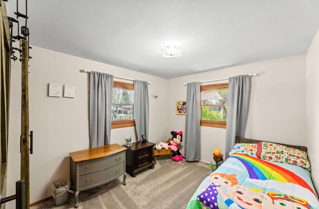 530 Oak TERRACE, Slinger, WI 53086