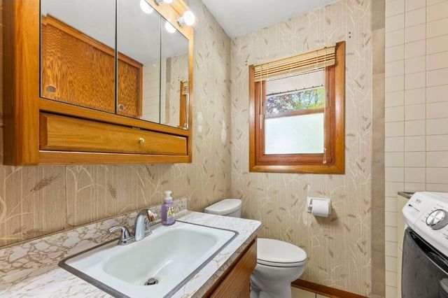530 Oak TERRACE, Slinger, WI 53086
