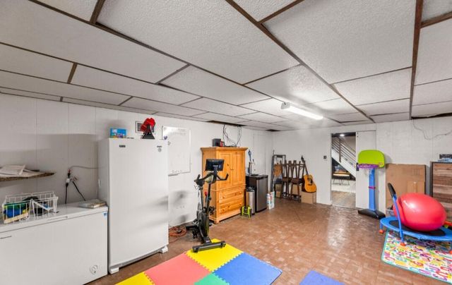 530 Oak TERRACE, Slinger, WI 53086