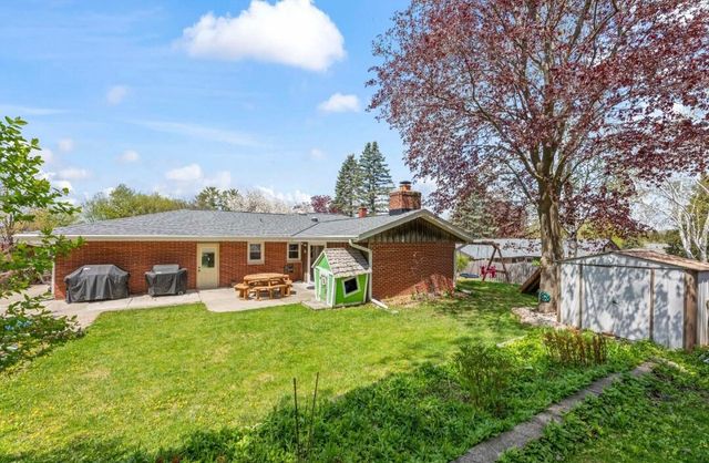 530 Oak TERRACE, Slinger, WI 53086