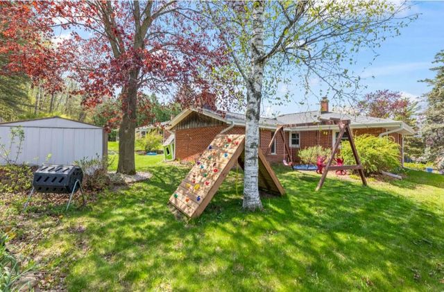 530 Oak TERRACE, Slinger, WI 53086