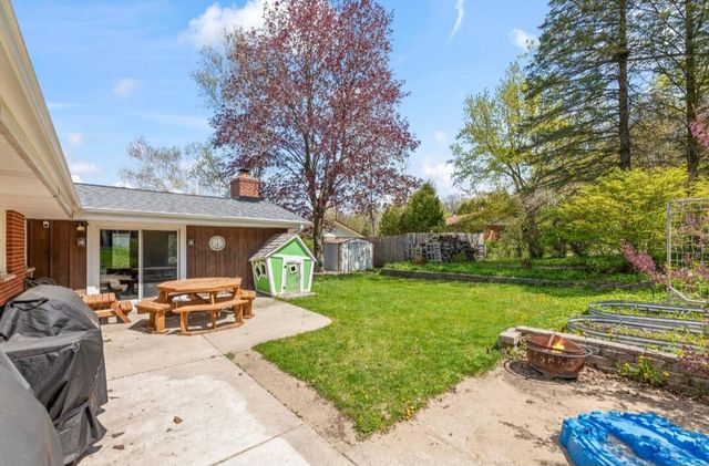 530 Oak TERRACE, Slinger, WI 53086