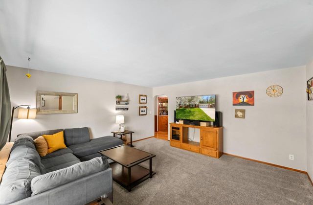530 Oak TERRACE, Slinger, WI 53086