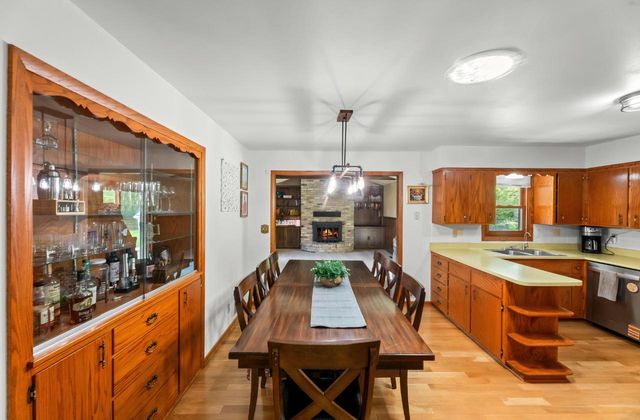 530 Oak TERRACE, Slinger, WI 53086