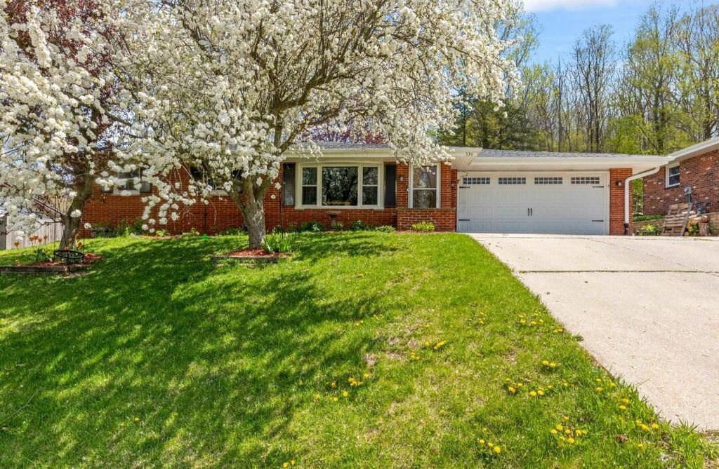 530 Oak TERRACE, Slinger, WI 53086