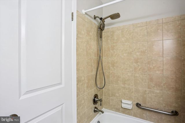 5525 BURNSIDE DR #5525, Rockville, MD 20853