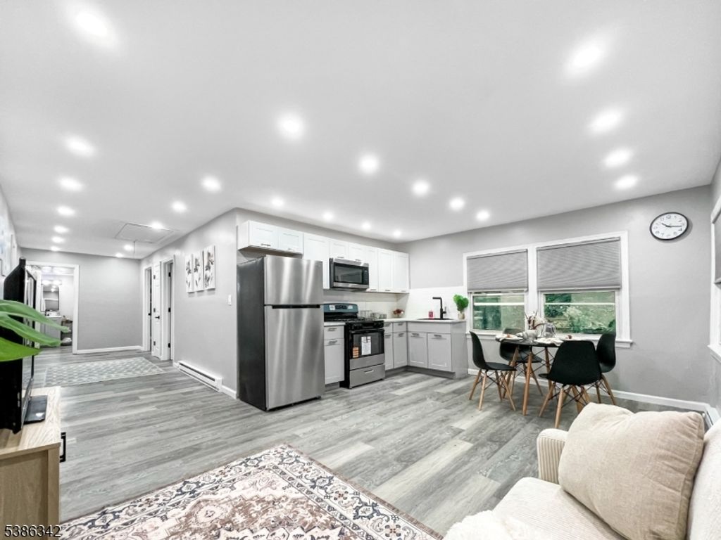 208 Fayette Ave, Wayne Twp., NJ 07470