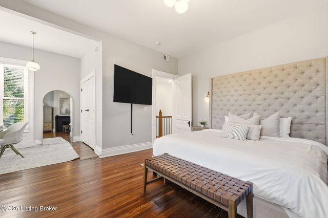 4556 S 3rd St, Louisville, KY 40214