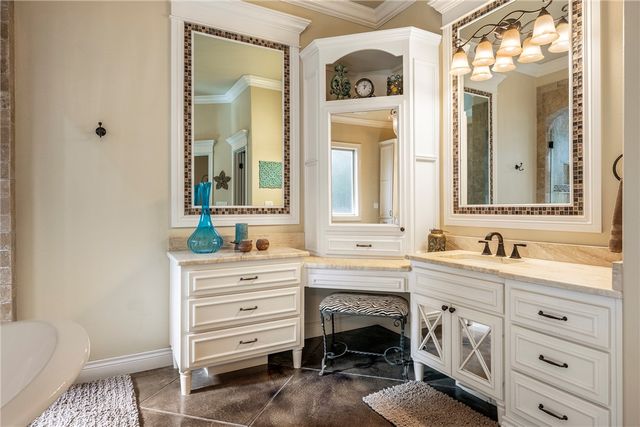 27 S Windsor Drive, Rogers, AR 72758