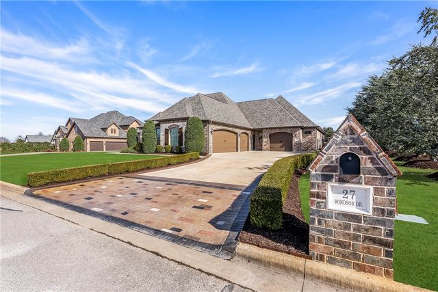 27 S Windsor Drive, Rogers, AR 72758