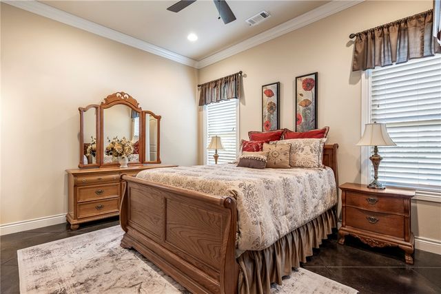 27 S Windsor Drive, Rogers, AR 72758