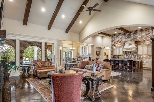 27 S Windsor Drive, Rogers, AR 72758