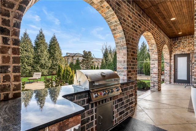 27 S Windsor Drive, Rogers, AR 72758