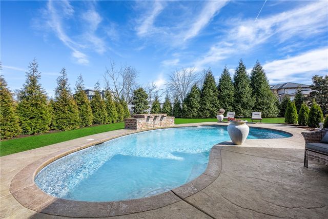 27 S Windsor Drive, Rogers, AR 72758