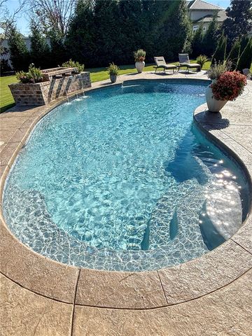 27 S Windsor Drive, Rogers, AR 72758