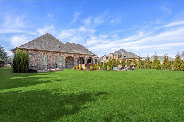 27 S Windsor Drive, Rogers, AR 72758