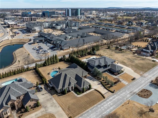 27 S Windsor Drive, Rogers, AR 72758