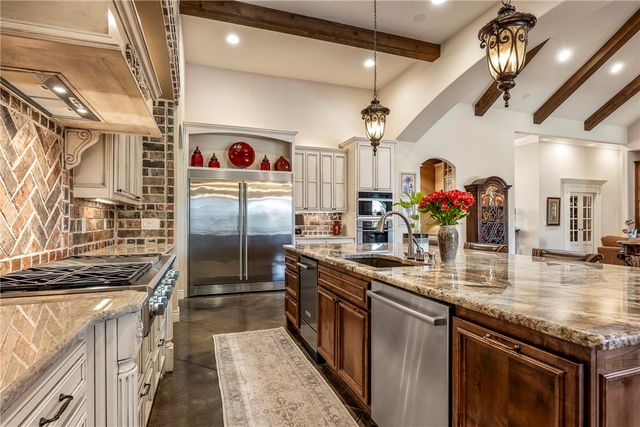 27 S Windsor Drive, Rogers, AR 72758