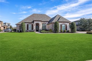 27 S Windsor Drive, Rogers, AR 72758
